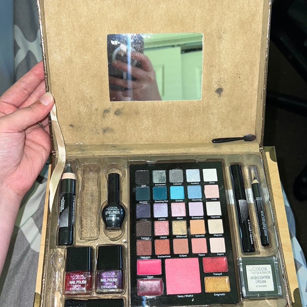 MAKEUP